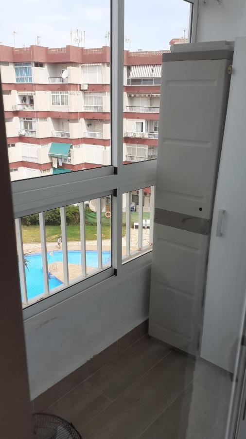 Amplío piso al lado de la playa en Nerja Exterior foto