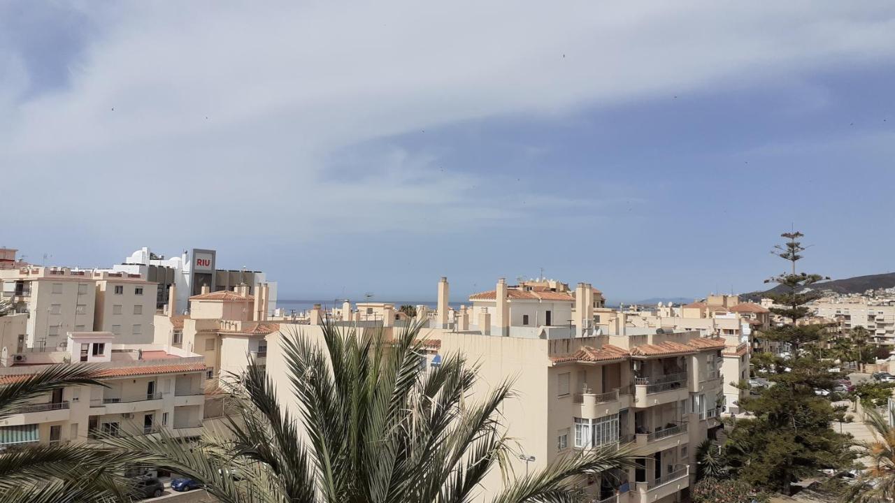 Amplío piso al lado de la playa en Nerja Exterior foto