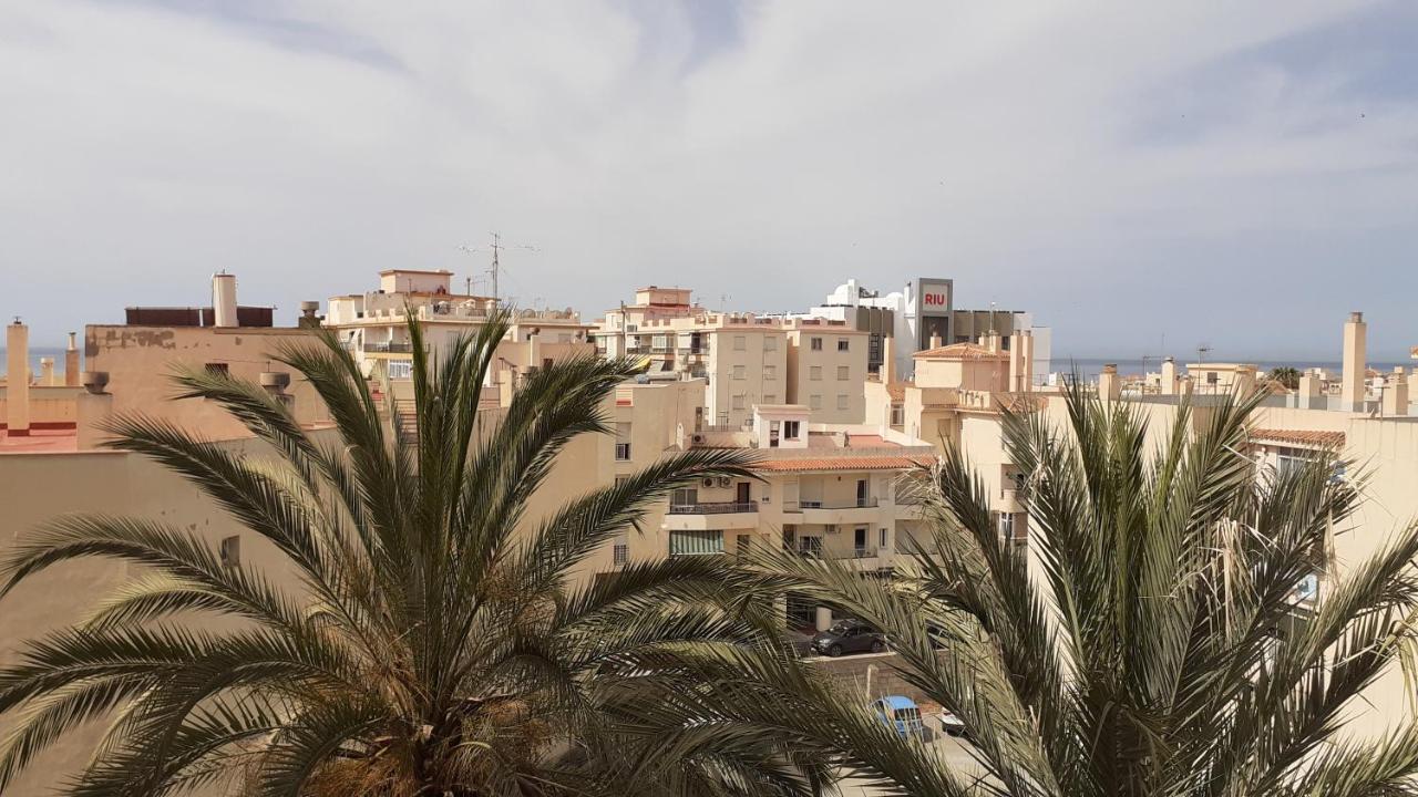 Amplío piso al lado de la playa en Nerja Exterior foto